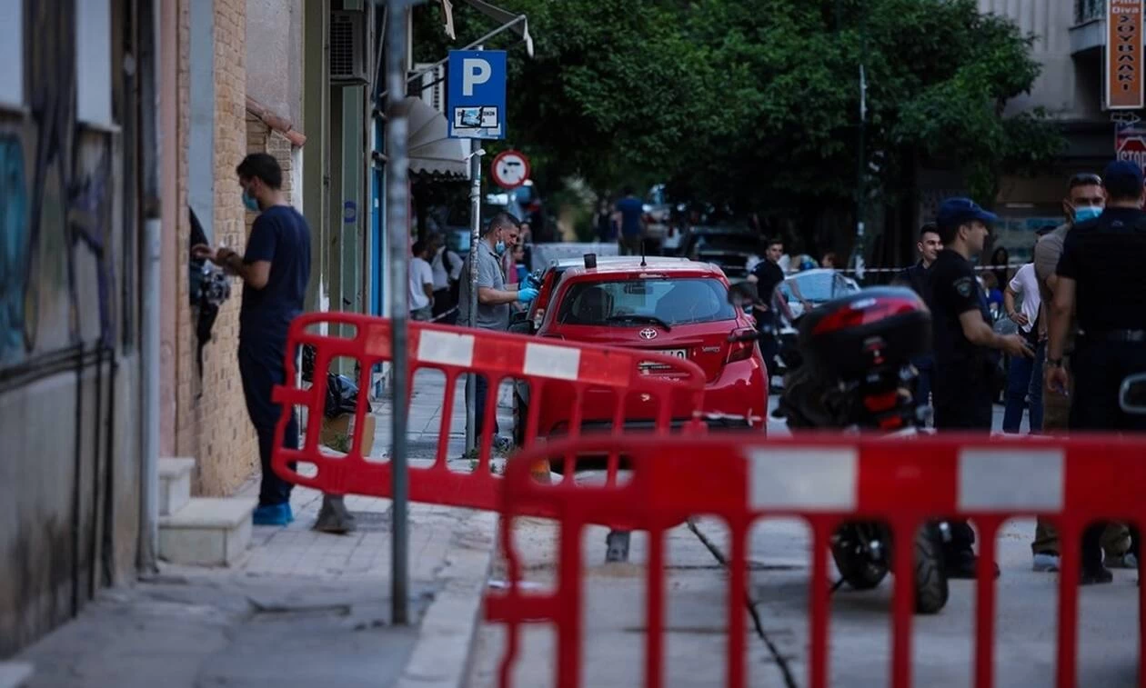 Συγκλονίζει αυτόπτης μάρτυρας του εγκλήματος στο Γουδί – «Την είδα να σέρνει το πτώμα της μητέρας της» (βίντεο)